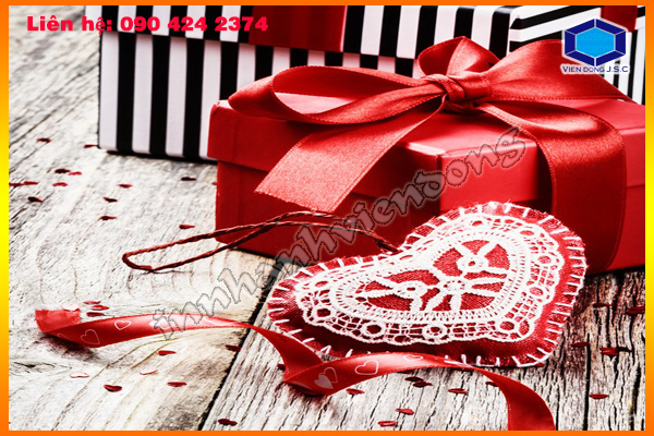 Hộp đựng hoa đẹp cho bạn gái Có Sẵn | Địa chỉ bán hộp son hoa hồng giá rẻ có sẵn tại gò vấp  | Hop dung qua